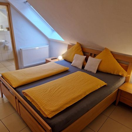 Weingut U. Gaestehaus Becker Platten Dış mekan fotoğraf